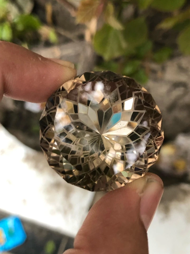 Piedra preciosa suelta de cuarzo ahumado natural de alta calidad de 138,25 quilates de Afganistán Foto 3 de 4