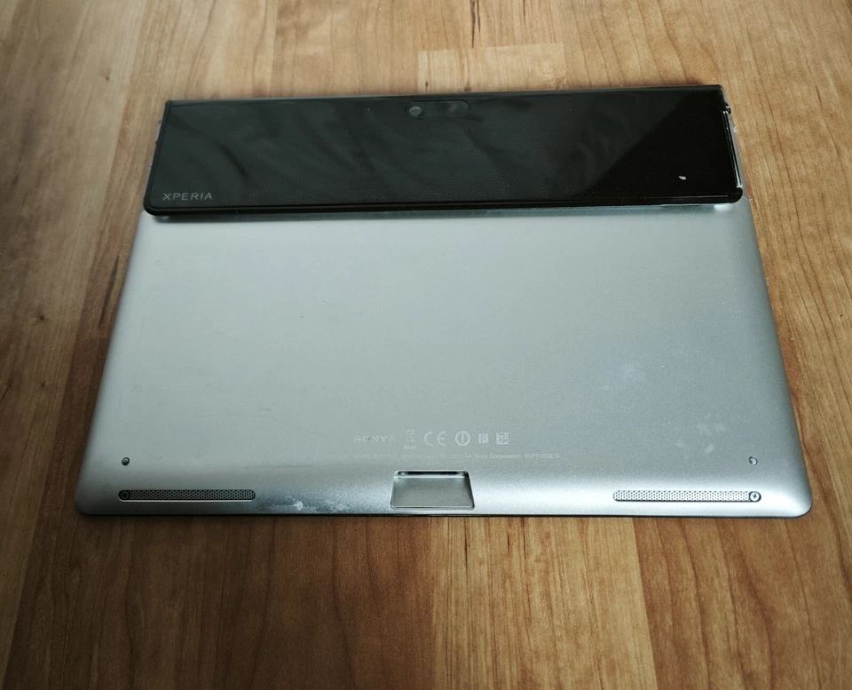 Sony Tablet SGPT1311 in schwarz-silber ( defekt ) - Bild 2 von 3