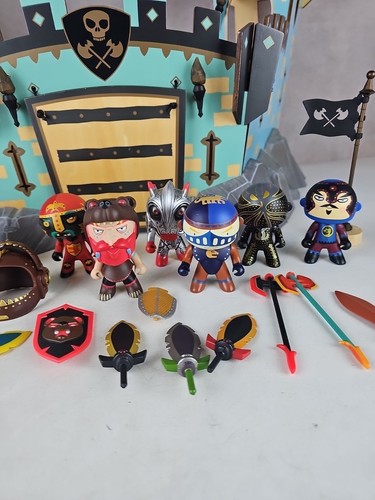 Djeco Arty Burg Burg auf Ze Felsen, Figuren, Waffen, Spielzeug Konvolut, selten - Bild 5 von 14