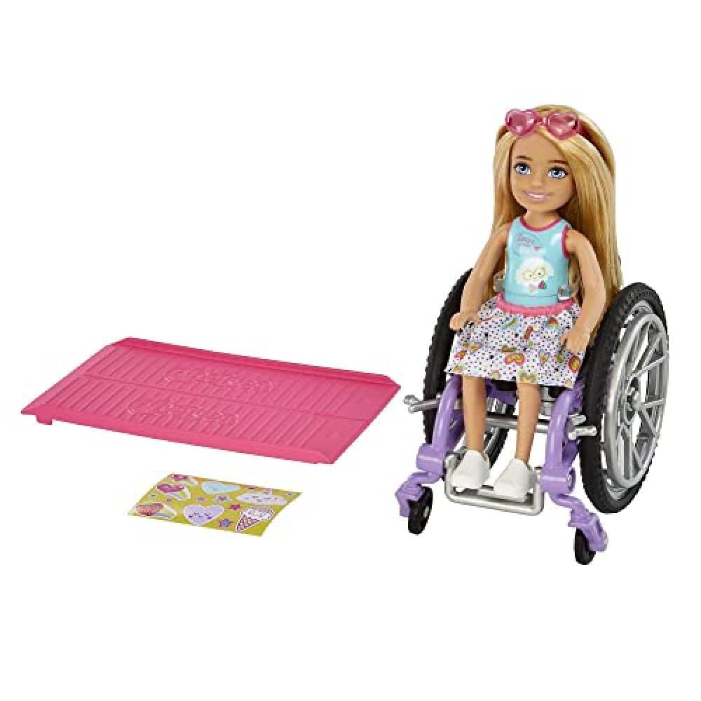 Barbie - Chelsea bambola con sedia a rotelle, con bambola Chelsea (bionda) che i