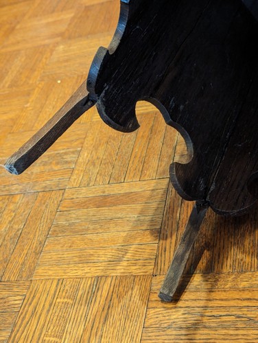 Ancienne table d'appoint extrémité hexagonale en chêne sculpté 18,5" de haut - Photo 5 sur 16