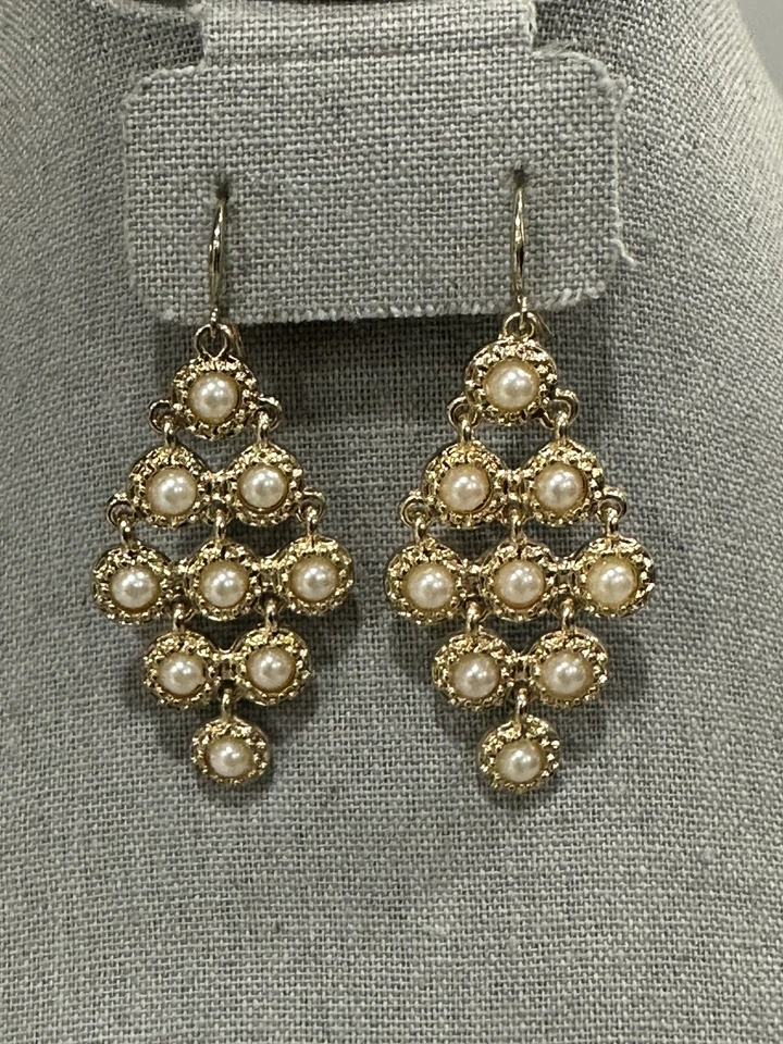 Pendiente colgante Amrita Singh imitación perla poste gancho de pescado perforado caída de 2,25"  Foto 4 de 4