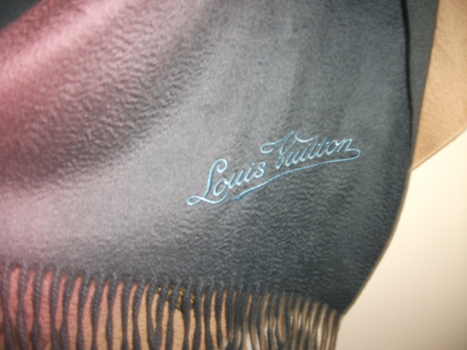 Louis Vuitton shawl/wrap 100%cashmere, ombre effect, hardly used, huge, stunning