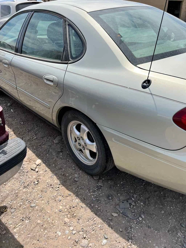 Conjunto de filtro de aire usado se adapta a: Ford Taurus 2006 6-183 3,0 L OHV grado A Foto 2 de 4