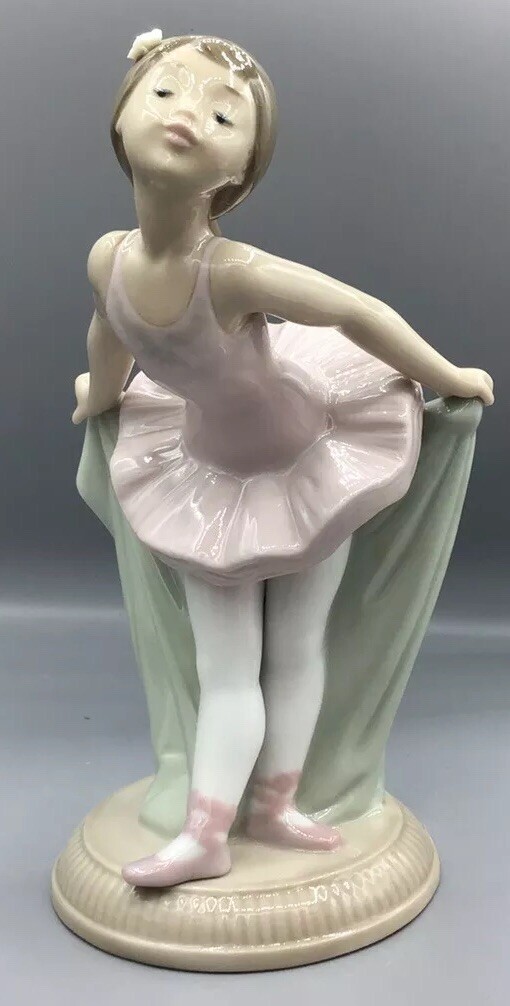 ナオ NAO LLADRO 　夢みるバレリーナ Amazon.com: NAO Dreamy Ballet. Porcelain Ballerina Figure