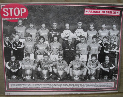 NAPOLI POSTER SQUADRA ROSA COMPLETA MARADONA 1989 COPPA UEFA RIVISTA STOP - Imagen 1 de 1