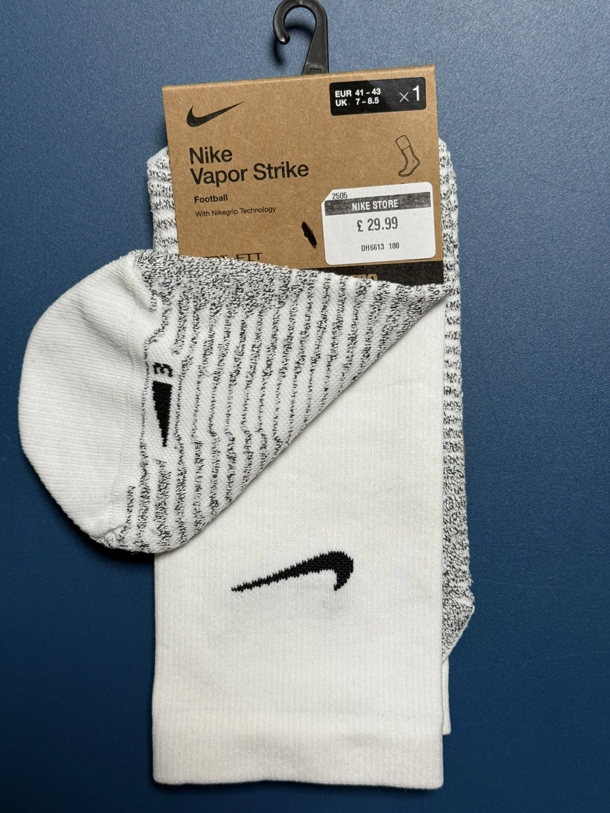 Nike Vapor Strike Soccer Dri-Fit White Crew Socks MEN SZ 7-8.5 New With Tags
Opens in a new window o