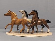 Hagen Renaker Specialty Wild Horses on Base 