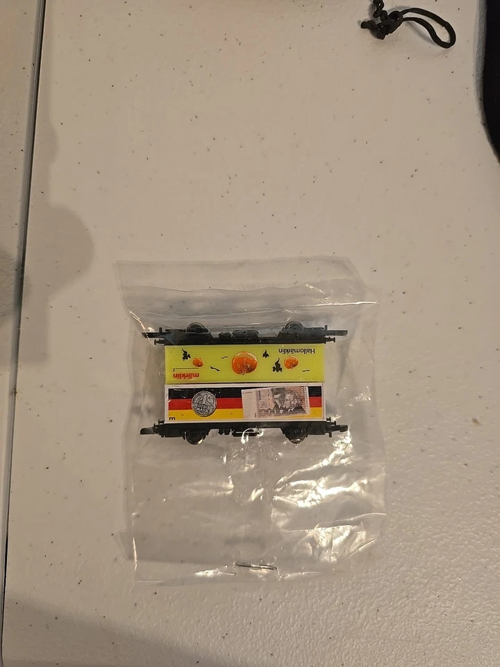 Marklin Z Hallomarklin Glow & 50 Jahre Deutsche Mark Promo Wagon Lot Mini-Club - Image 3 of 4