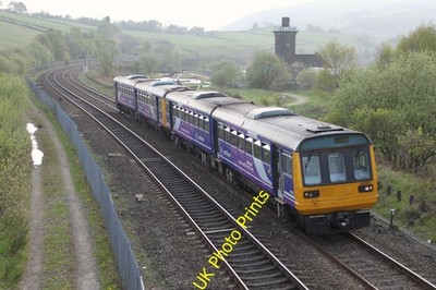 Foto A3 Setting the 'Pacer' Diggle Two Northern Rail Class '142  c2011