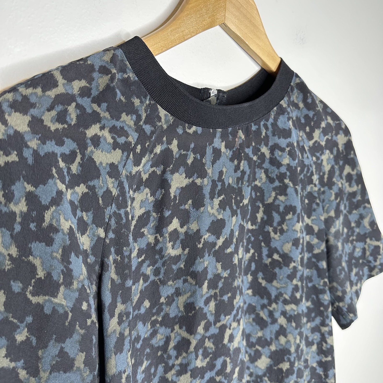 FILA T shirt Madewell in seta a maniche corte con macchie di inchiostro leopardate taglia small