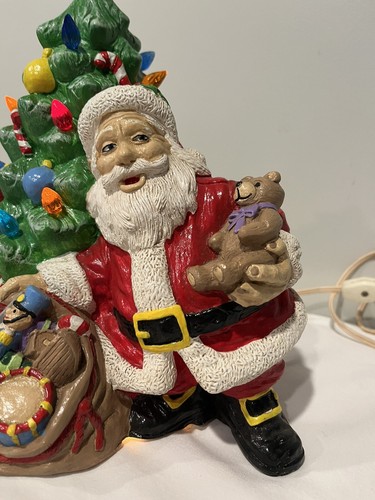 Figura de árbol de Navidad y Papá Noel de cerámica pintada a mano vintage moldeada con luz - Imagen 3 de 17