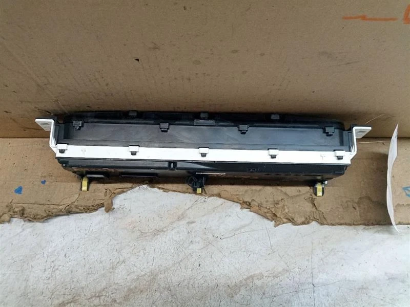 Used Speedometer Gauge fits: 2013 Toyota Prius cluster Prius C VIN B3 7th and 8t Foto 2 de 4