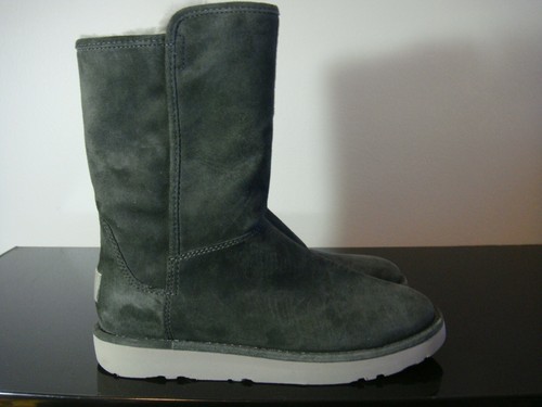 UGG Abree Short II Suede Boots Zippered 