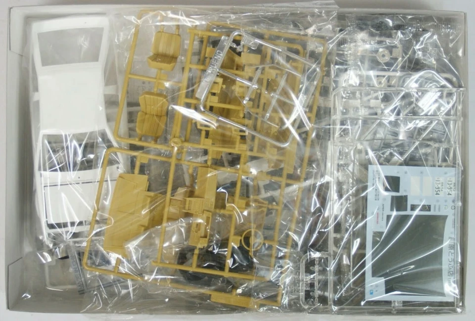 Initial D TOYOTA AE86 TRUENO (Comics Vol.37 Ver.) Takumi Aoshima 1/24 Model Kit - Immagine 2 di 2