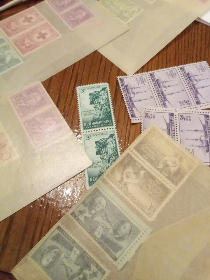 1953 3 cent U.S. stamps Unhinged, wax envelopes. 165 stamps - Image 2 of 4