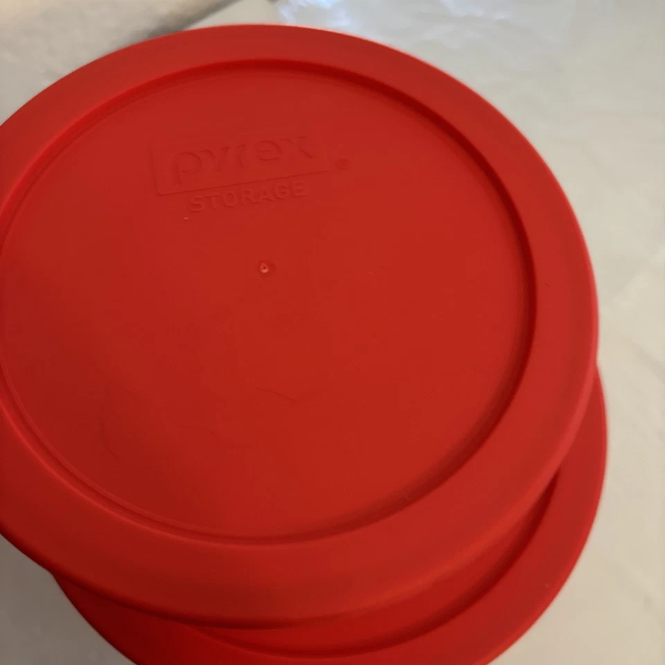 Pyrex Hello Kitty 4-Piece Decorated Glass Food Storage Set Collectors Edition - Image 4 of 4