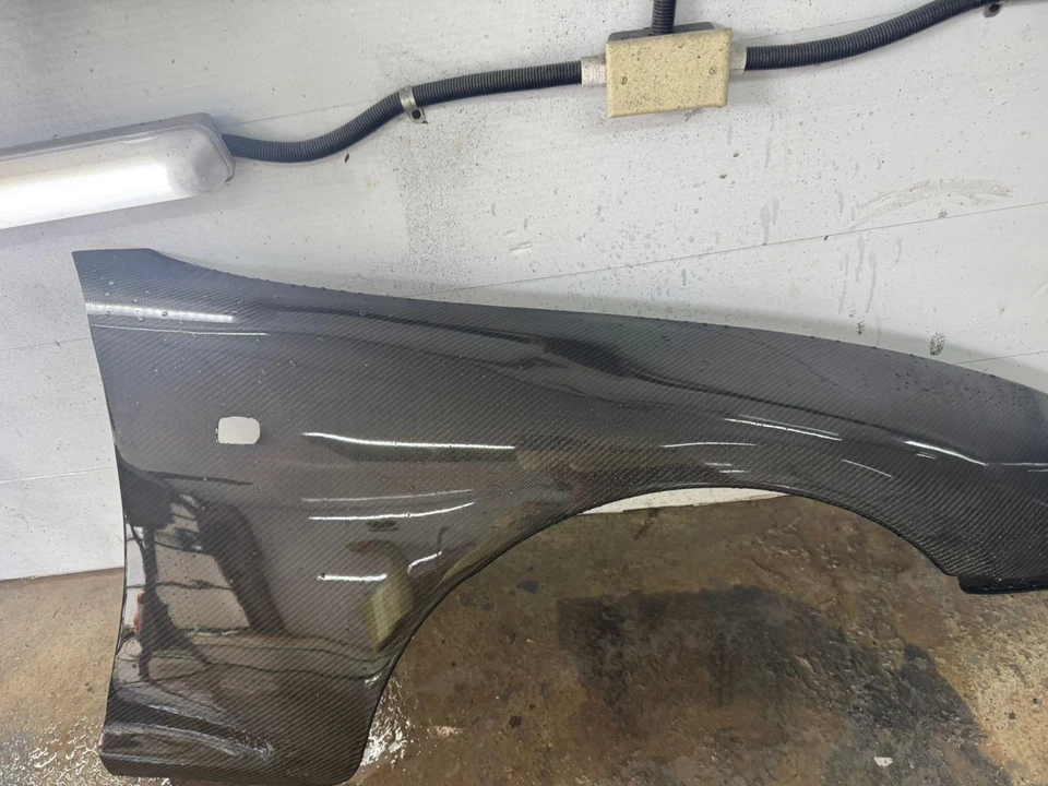 Guardabarros Toyota Supra mk4 OEM en carbono Foto 4 de 4