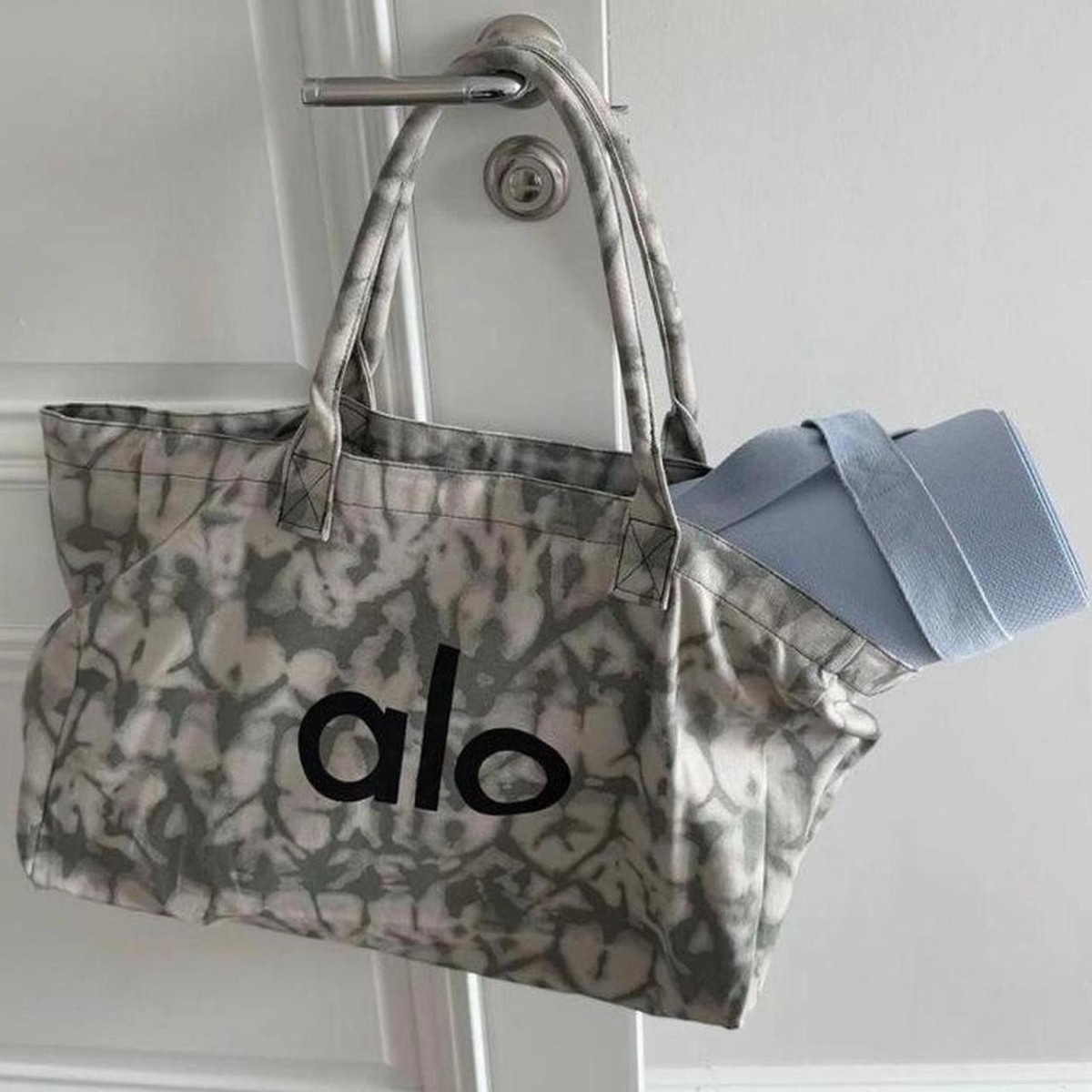 Alo Yoga Tote Bag ? worldwide shipping available | eBay UK