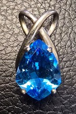 Selten! 9 Karat Gold Anhänger mit grossem Blautopas!