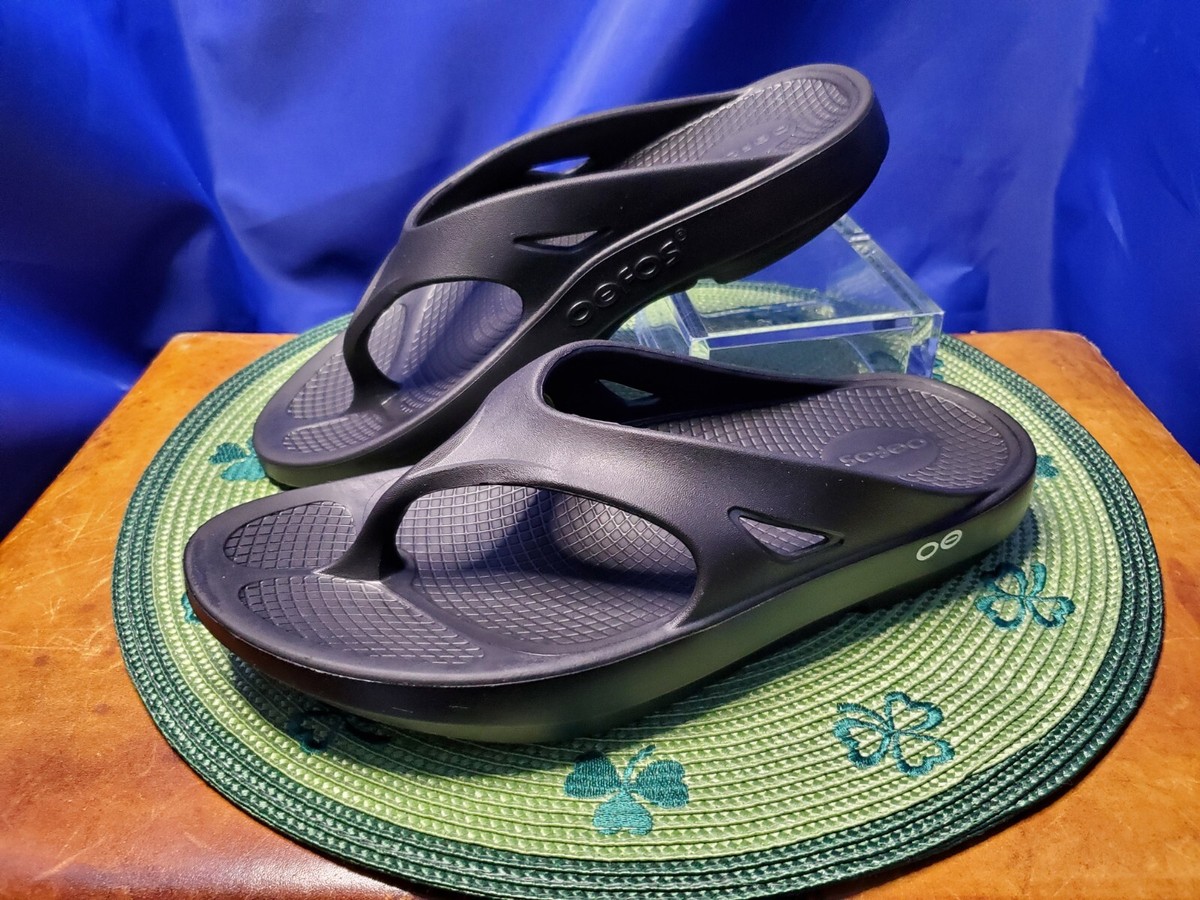 OOFOS Adults\' OOriginal‎ Recovery Black Flip Flop Sandals Men’s 8 / Women’s 10 OOFOS OOriginal Flip Flop Men main image 4