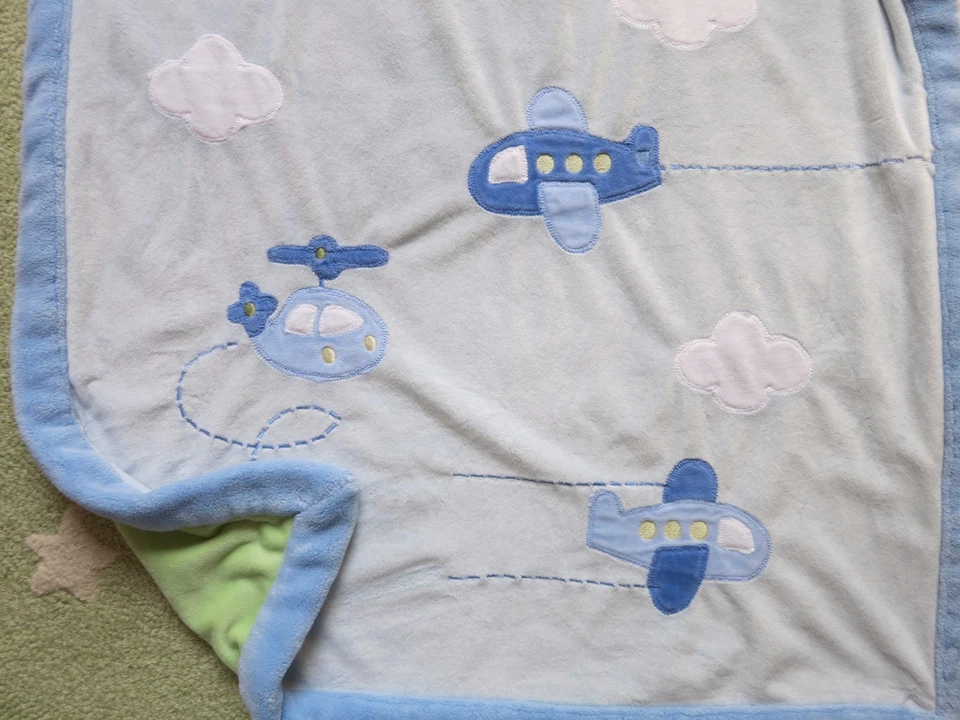 Just One Year Aviones y Helicópteros Azul Grueso Peluche Bebé Niño Manta Usada en Excelente Condición Foto 2 de 3