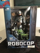 Robocop 12 Battle Damage w/Signature