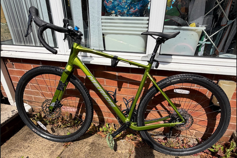 2025 Merida Silex 400 (M) - Gravel Bike - Great condition - stem/pedals upgrade