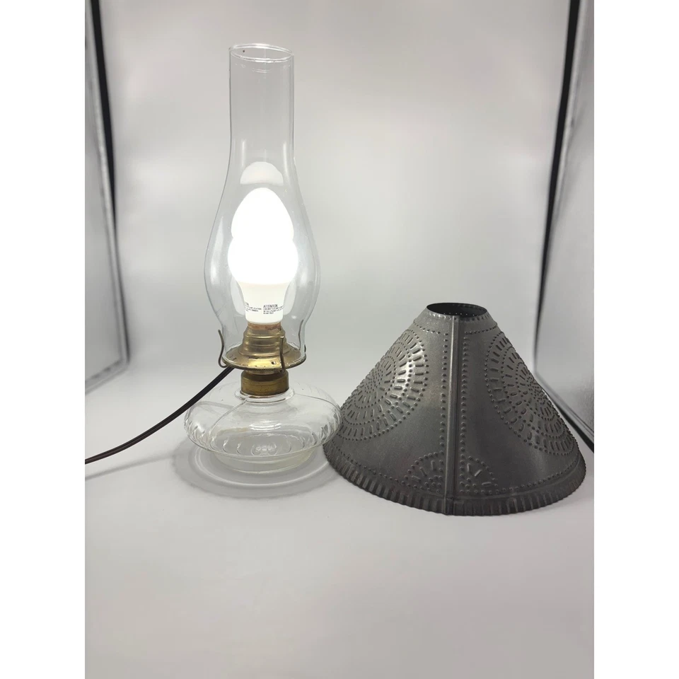 Lámpara de aceite eléctrica estilo vintage punzón de hojalata pantalla rústica luz de acento de granja Foto 3 de 4