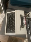 vintage antique Lettera 31 Typewriter w Case — photo 3