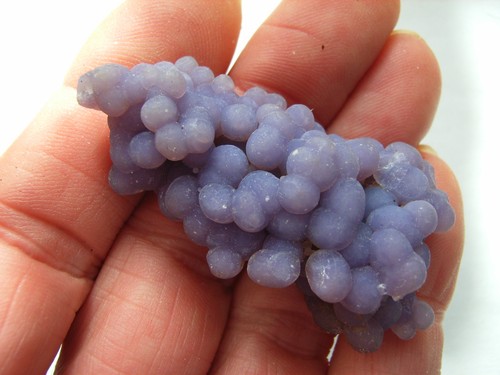 Wunderschöne. lavendelfarbene CHALCEDON Traube aus Indonesien