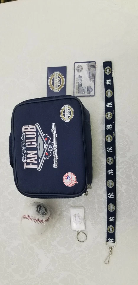 2009 New York YANKEES Fan Club Memorabilia Set Flag Keychain Ball Pen Lanyard - Image 3 of 4