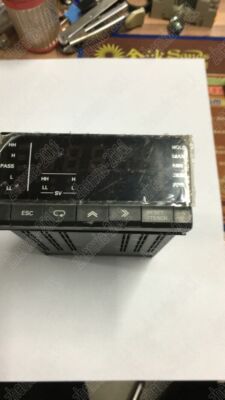 1PC Used   digital   and voltmeter K3NX-VA1A #T2