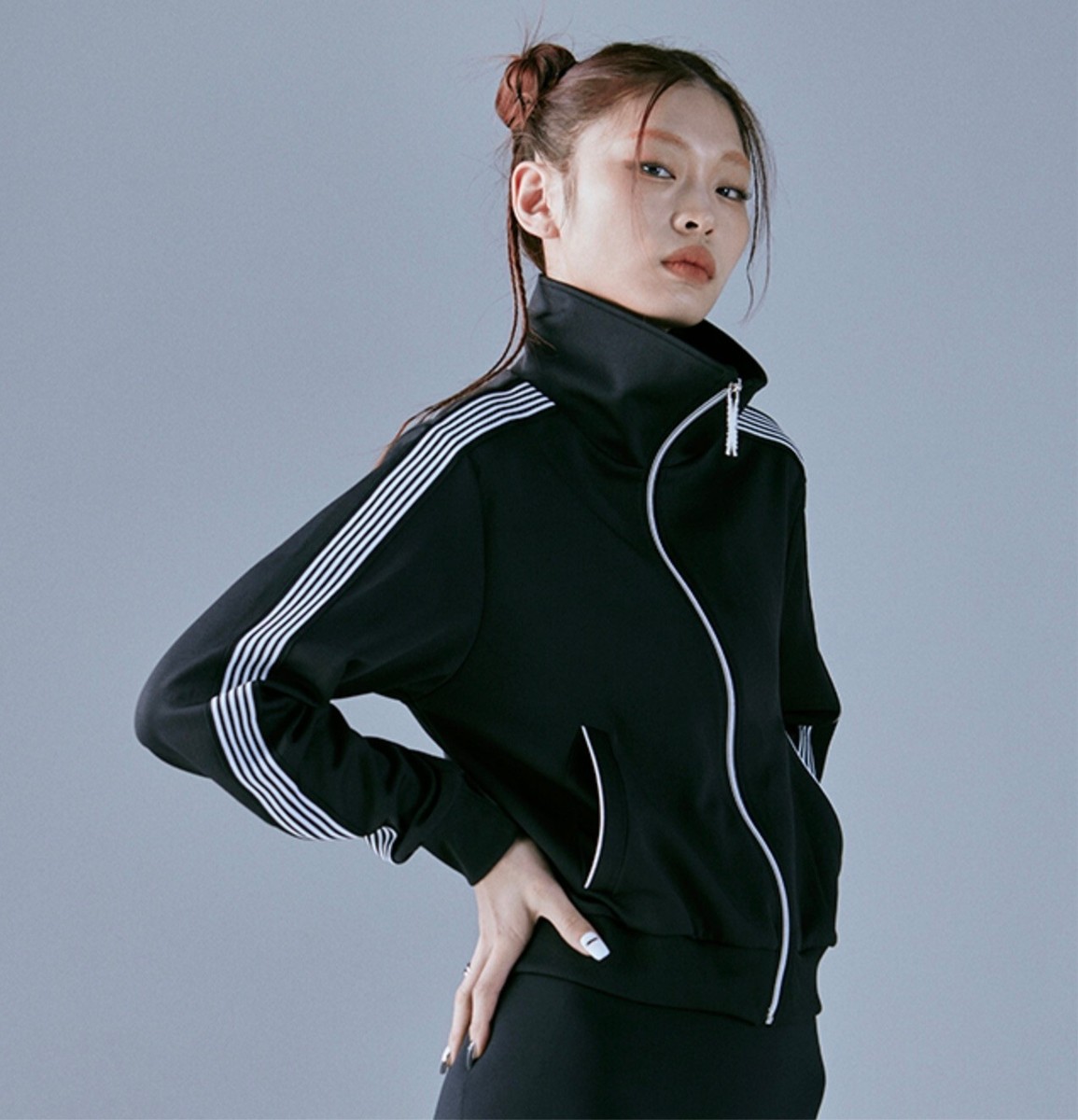 Le Sserafim Black & White Stripe Track Jacket | eBay