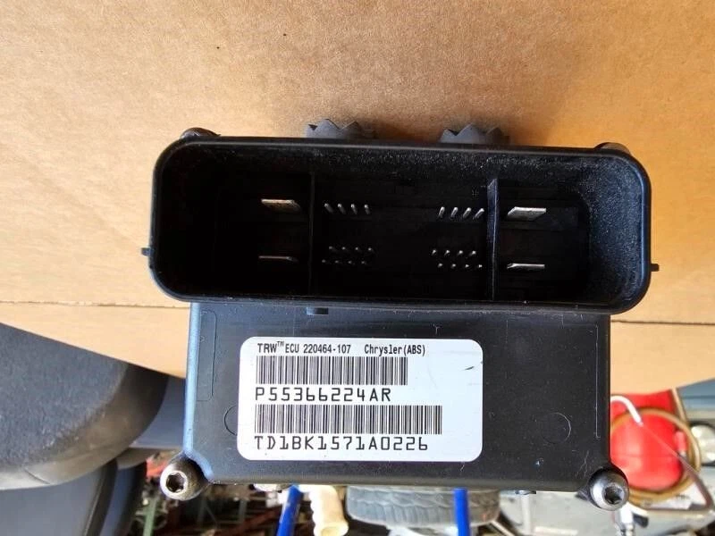 2010-2011 Dodge Ram 2500 ABS Anti-Lock Brake Pump Control Module Assembly Foto 2 de 4