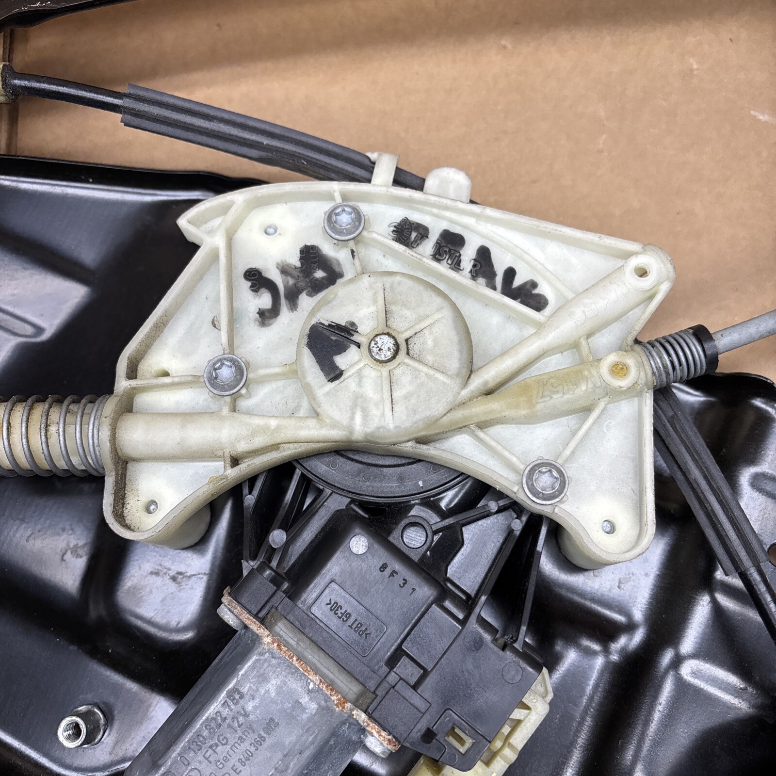 RIGHT REAR DOOR PASSENGER WINDOW REGULATOR MOTOR 670032862 Maserati GHIBLI
