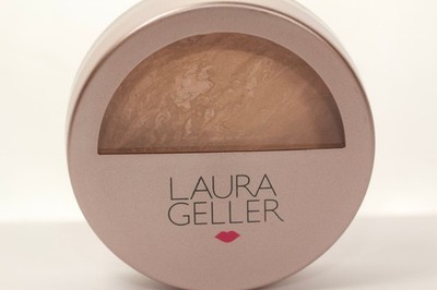 Laura Geller Baked Balance -N- Glow Illuminating Foundation Golden Medium Makeup