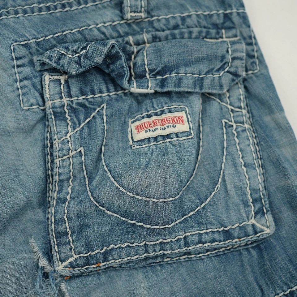 True Religion Men's Distressed Denim Cargo Shorts Size W34 - Image 3 of 4