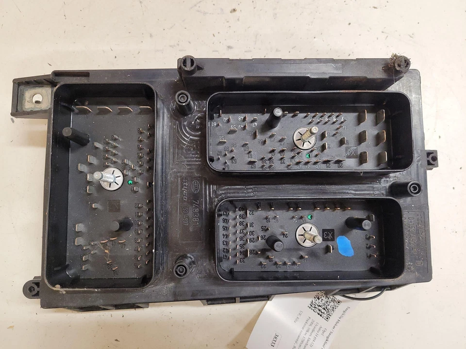 Scatola fusibili Opel Astra J Sports Tourer 13206748 1.7 Diesel 92kw 28663022 - Immagine 3 di 3