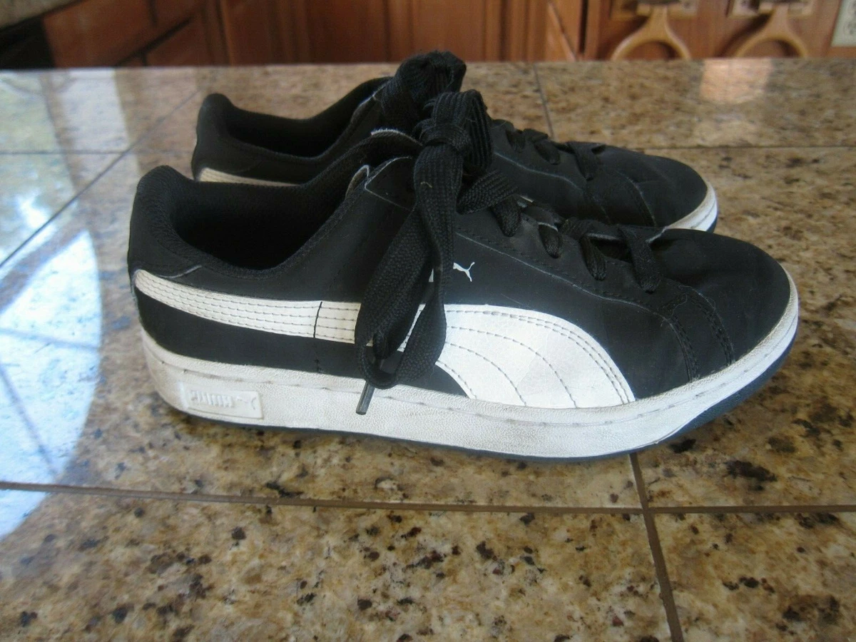 PUMA SUEDE CLASSIC UNISEX TENNIS SHOES SIZE 4.5 EUC BLACK AND WHITE