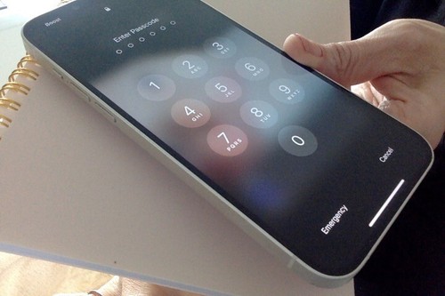Apple iPhone 14 Plus - 256GB - Starlight (Odblokowany)- bezbłędny chroniony ekran - Zdjęcie 2 z 5