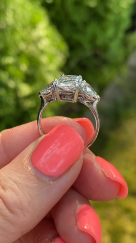 Bague de fiançailles 3 pierres IGI 2,72 ct E-VS1 laboratoire cultivé taille radiante diamant or 14 carats - Vidéo 1 sur 1