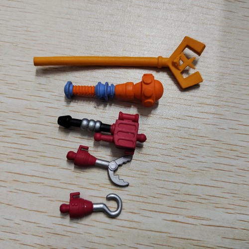 Lot of 5pcs Masters of the Universe Weapons for 3" Loyal Subjects Mini Figure - Picture 2 of 3
