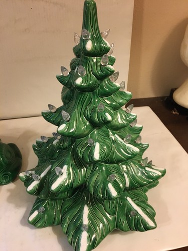 Árbol de Navidad iluminado de cerámica, 2 piezas, 16", molde atlántico pintado a mano y rebaño - Imagen 6 de 12