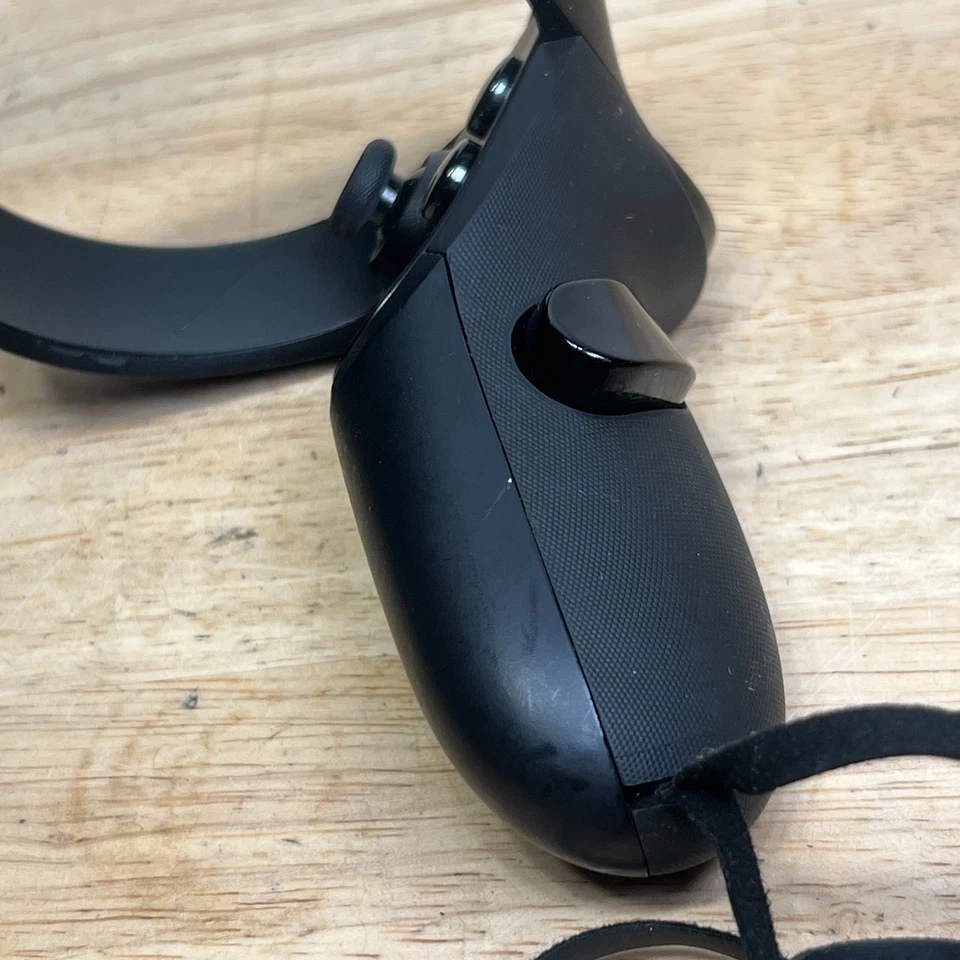 Oculus Rift S PC-Powered VR Gaming Headset W/ Controllers Fully Tested READ - Image 4 of 4