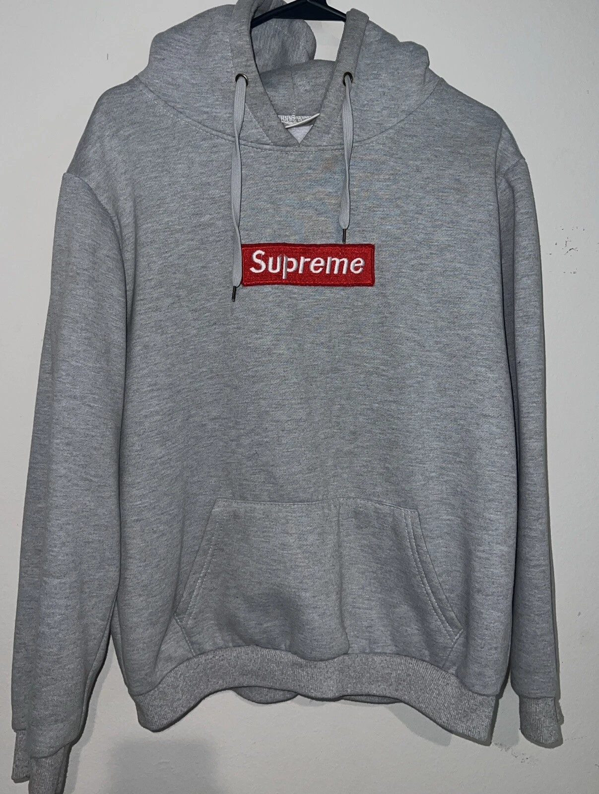 SUPREME RED BOX LOGO HOODIE Made In USA gris bruyère. Taille L mais convient aux petits
