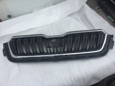 SKODA Kamiq Front Stoßstange Grill Mitte komplett Kühlergrill  