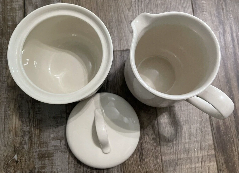 Vintage Corning Ware WHITE Cream and Sugar w/lid Farmhouse 81-TY A7 and 81-TY A7 - Image 3 of 4