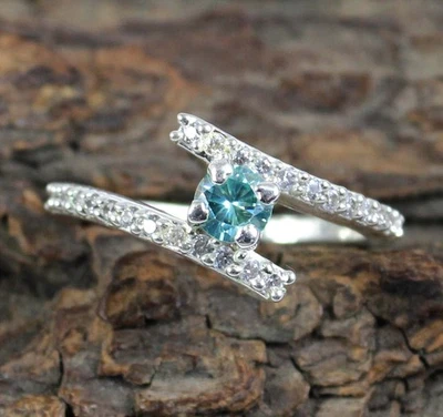0.89 Karat Grün Diamant Solitaire 4 X 4 MM Rund Schliff Certified Damen Ring See - Bild 1 von 4