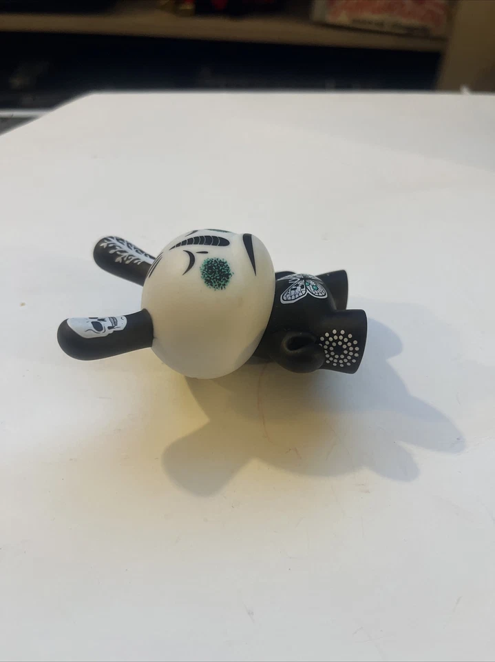 Figura Vinilo Kidrobot Dunny Serie 2 Tonos 2010 - Muerte y Renacimiento Por Ryan Bubnis Foto 3 de 4